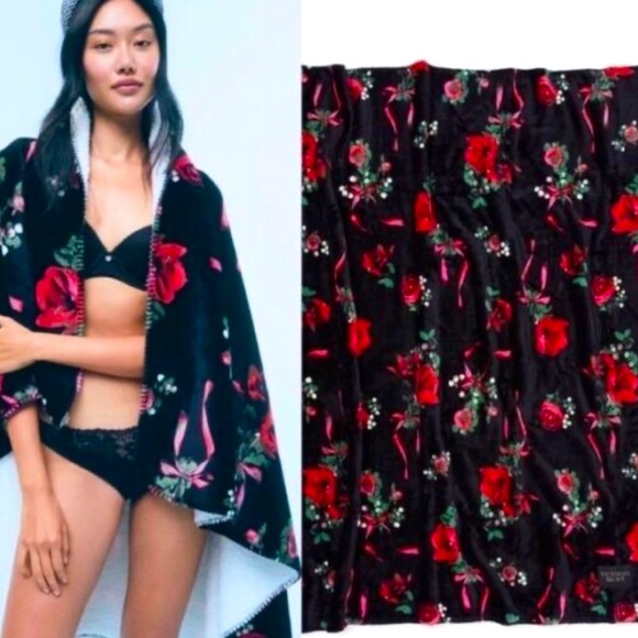 NWT Victoria’s Secret Sherpa Blanket🌹 - Picture 2 of 9